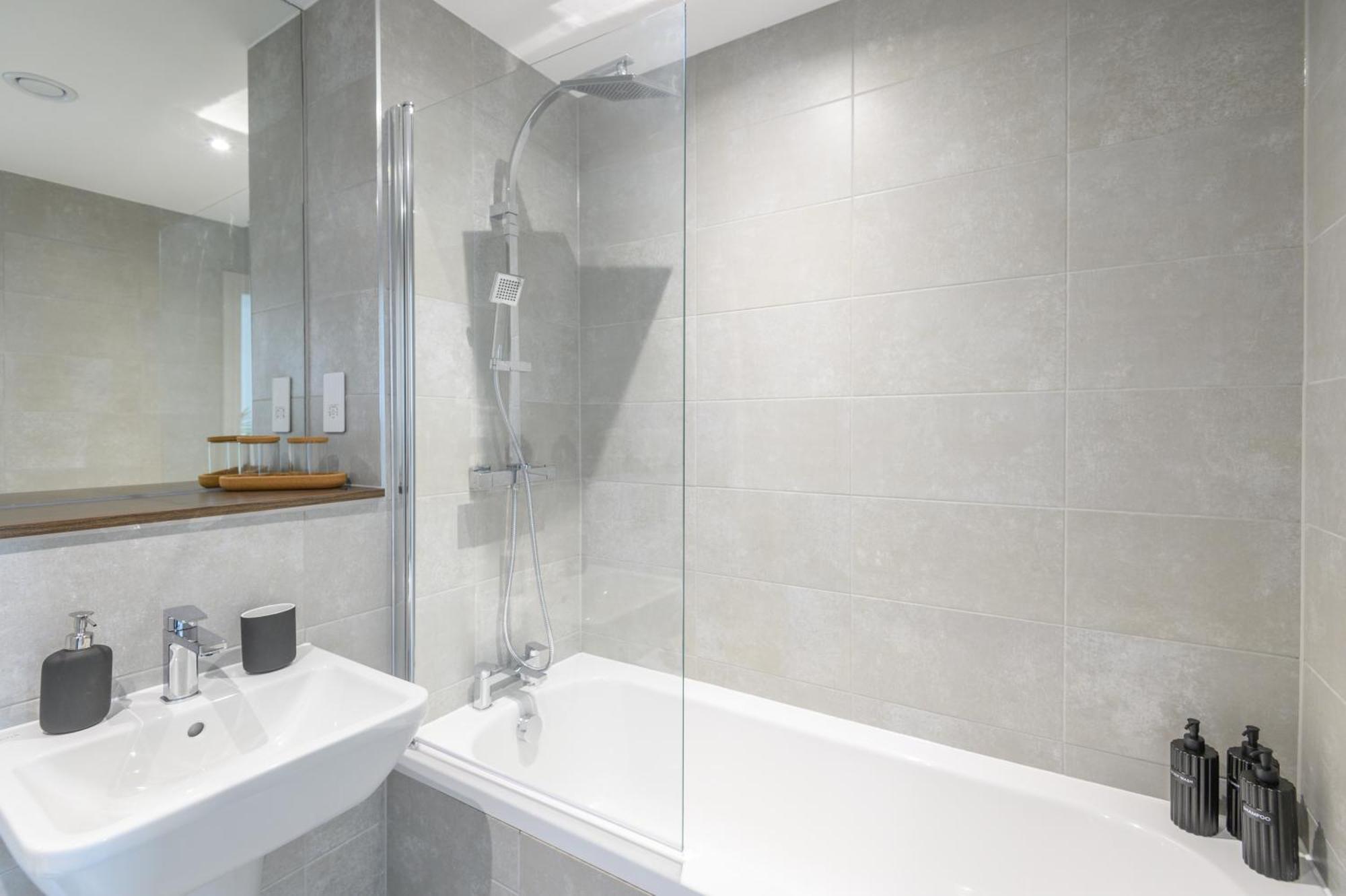 Superior 1 Bed Apartment By Leeds Train Staiton Zewnętrze zdjęcie
